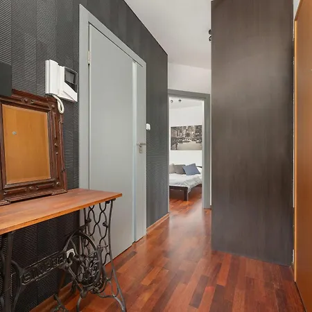 Comfortable With Parking Near Babice Airport By Renters *