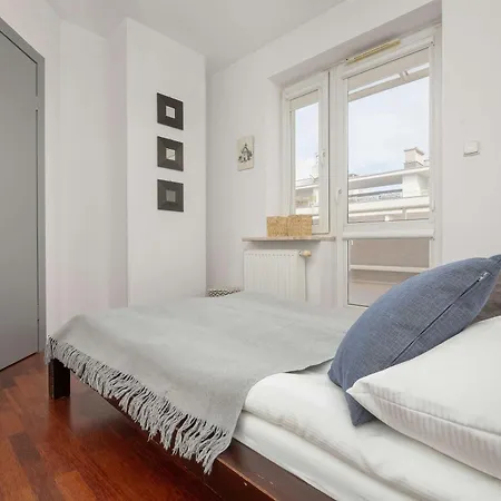 公寓 Comfortable With Parking Near Babice Airport By Renters