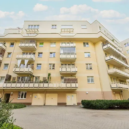公寓 Comfortable With Parking Near Babice Airport By Renters *