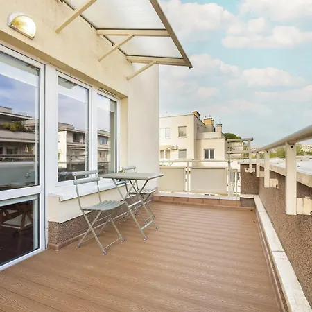 Apartament Comfortable With Parking Near Babice Airport By Renters Warszawa