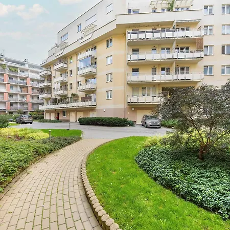Comfortable With Parking Near Babice Airport By Renters Apartament